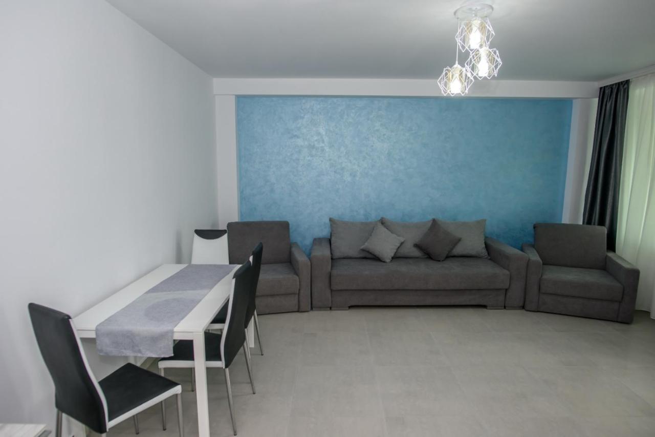 C&y Marco * Mamaia