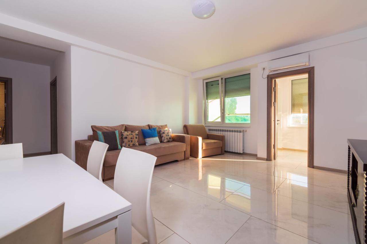 Apartment C&y Marco Mamaia